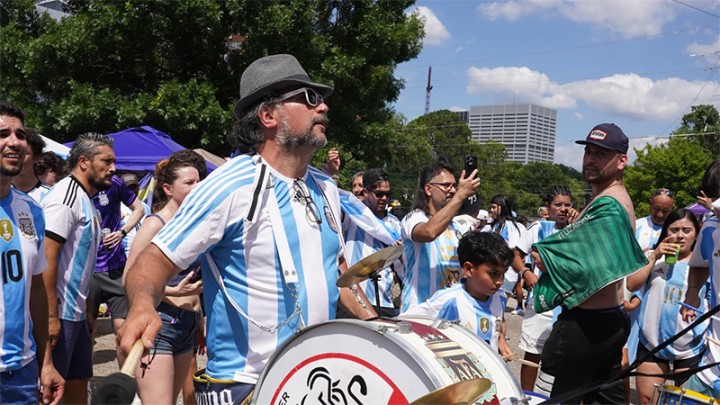 Diego Delfino: "Llegaron miles de argentinos, hay paquetes de viajes y los llevan por las ciudades"