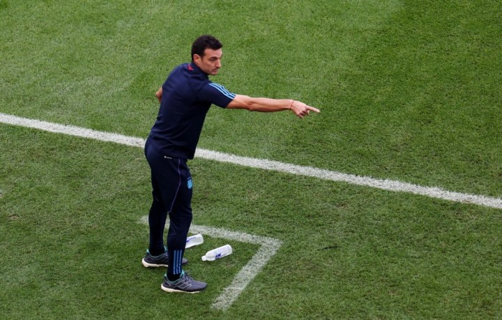 Scaloni tras la derrota de Argentina en el debut: "Es un día triste, pero no queda otra que levantarse"