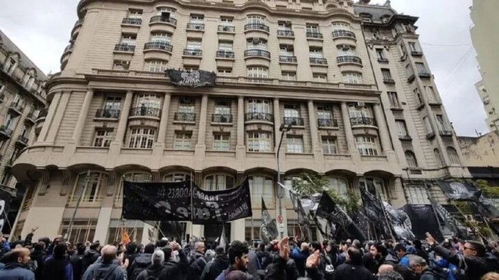 "A los trabajadores se nos está atacando mucho en los medios"