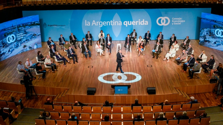 "Nuestra función dentro del Consejo Económico y Social es brindar información rigurosa para enriquecer el debate entre los sectores", Ana María Llois